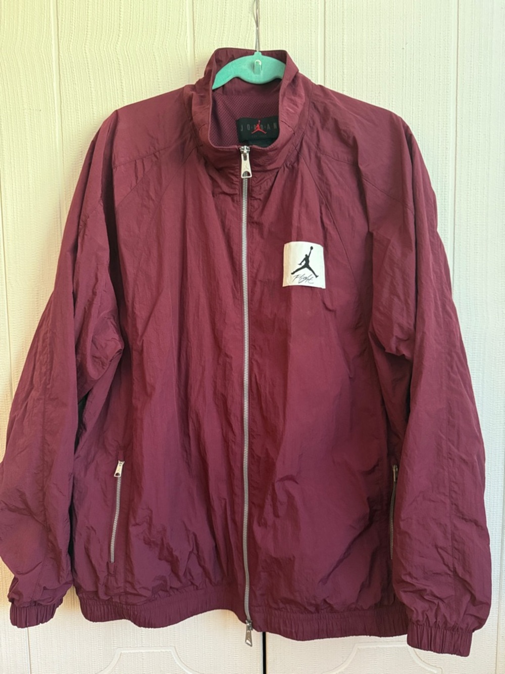 Jordan Essential Statement Warm-Up Jacket in Cherrywood Red size XLarge